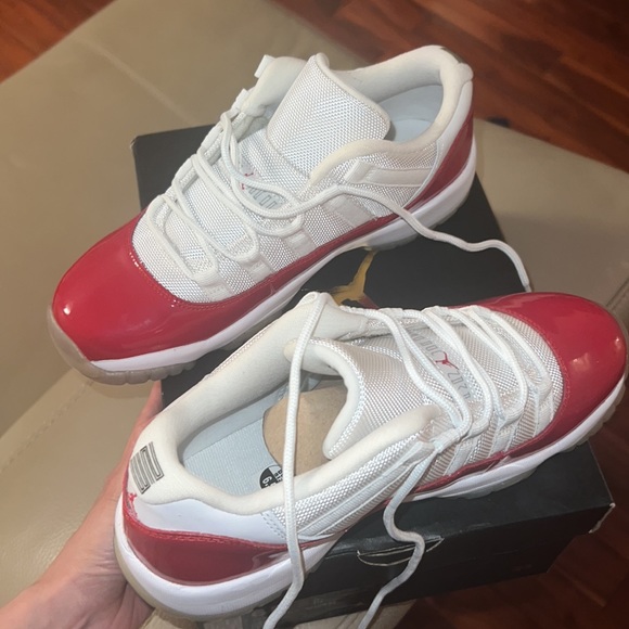 AIR JORDAN 11 RETRO LOW GS 'CHERRY' 2016 - Picture 2 of 4
